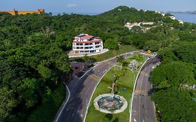 La Loma Suites